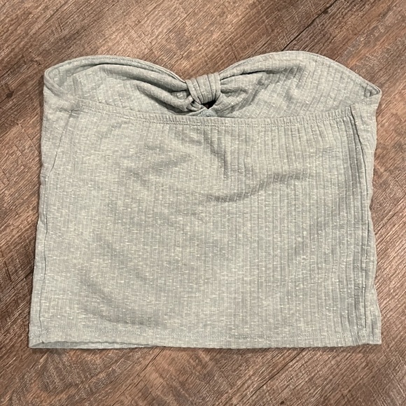 American Eagle Women’s Top - Picture 2 of 3